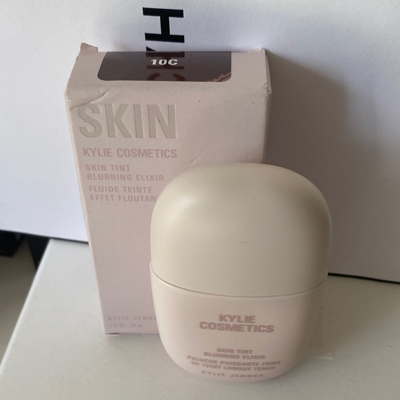 Kylie Cosmetics Skin Tint Blurring Elixir - Soft Pink - Picture 1 of 1